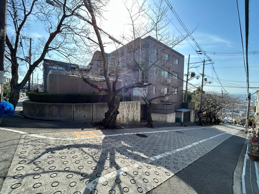 3LDK apartment in Higashiosaka, Osaka - Photo 1