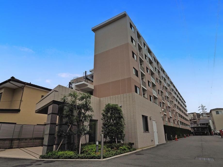 Modern 2LDK Apartment in Shitte, Yokohama - Photo 1