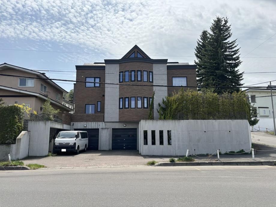6LDK+S house in Chuo Ward, Sapporo, Hokkaido - Photo 1