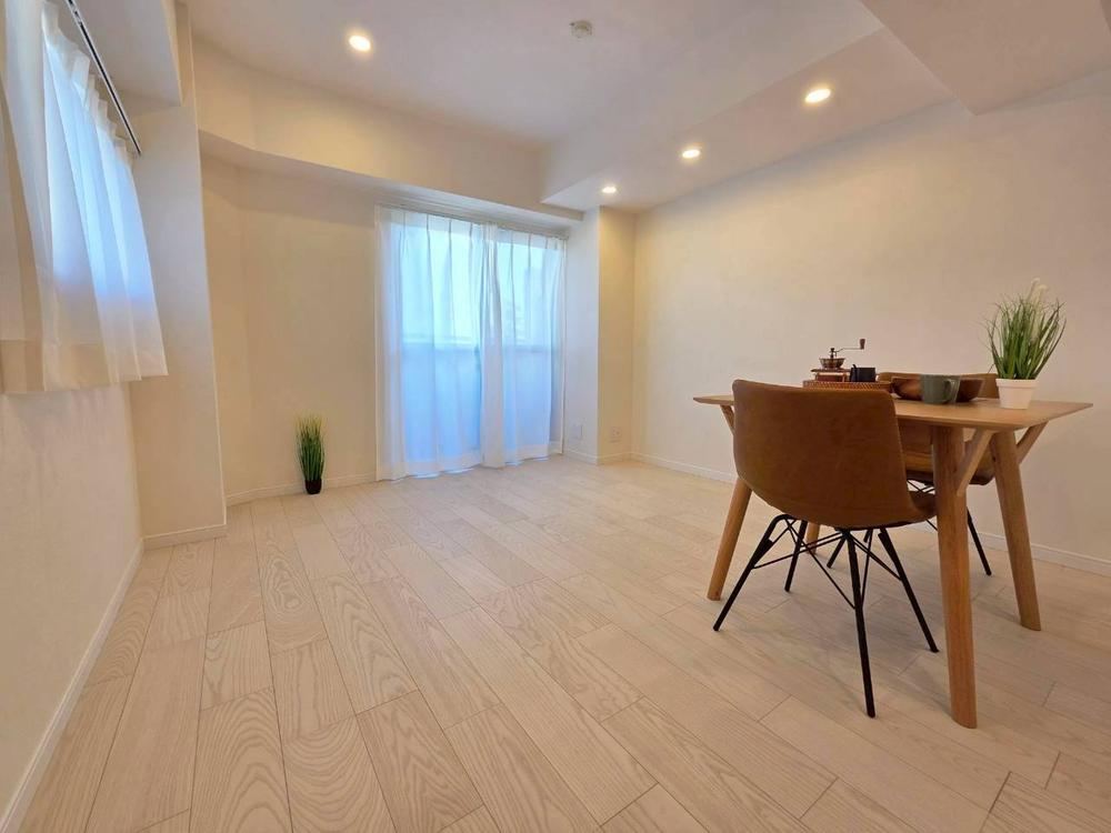 South-East Facing 1LDK Apartment with Wide Balcony - Photo 1
