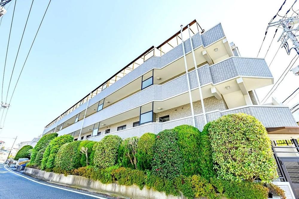 Convenient 3LDK Apartment Near Shopping in Minami - Photo 1