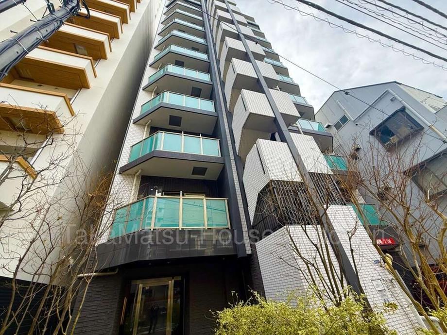 1LDK Corner Apartment with Great Accessibility - Photo 1