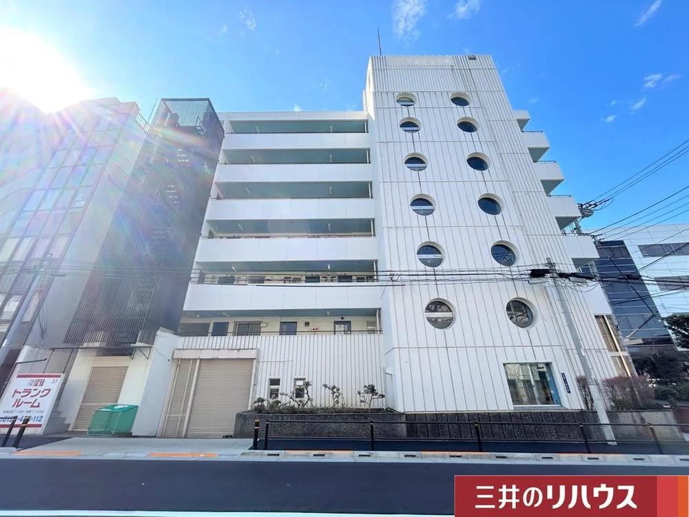 Renovated 2LDK+S Apartment in Kaga - Photo 1
