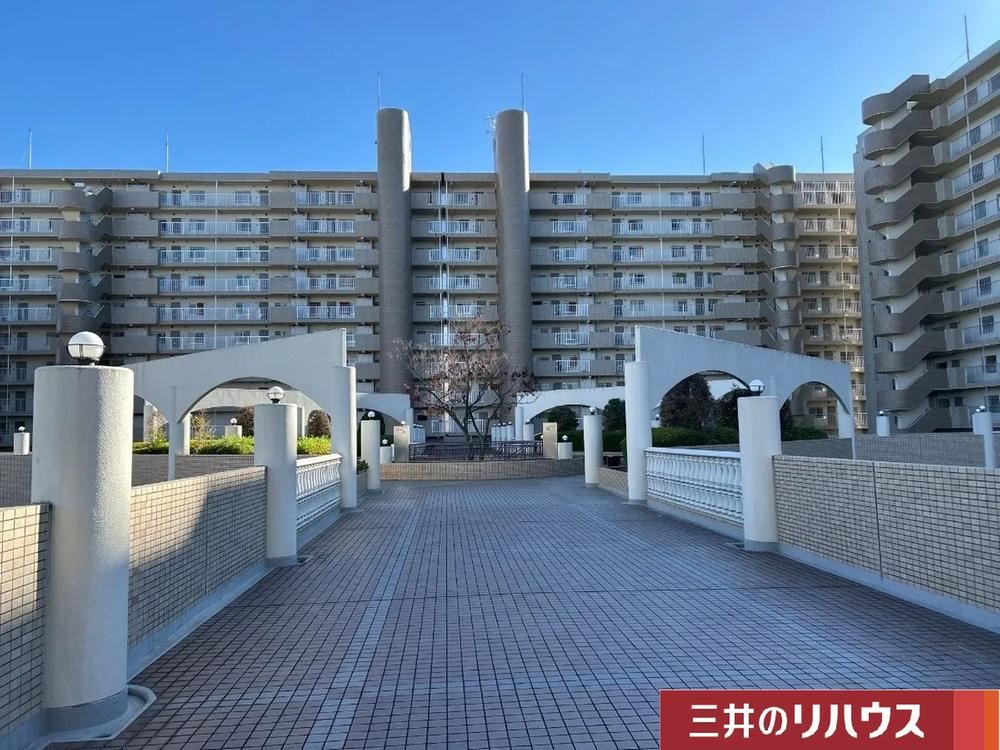 Bright 3LDK Apartment in Yoshikawa - Photo 1
