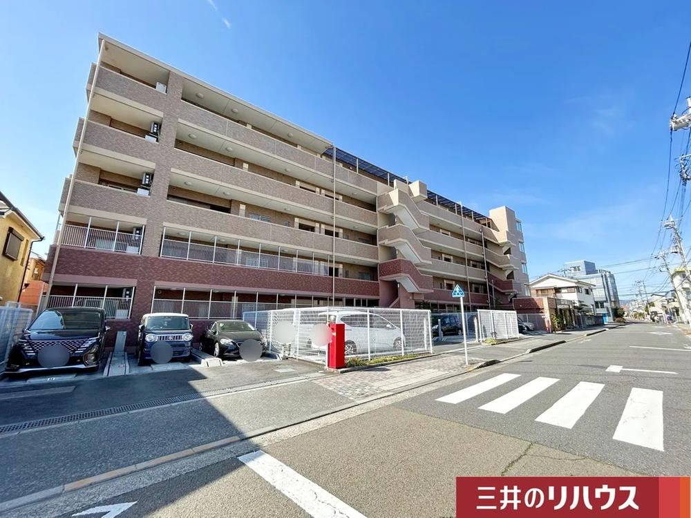 Modern 3LDK Apartment in Kosakudai, Tokyo - Photo 1