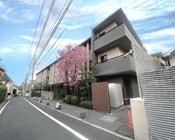 Charming 2LDK Apartment in Oi, Shinagawa - Photo 1