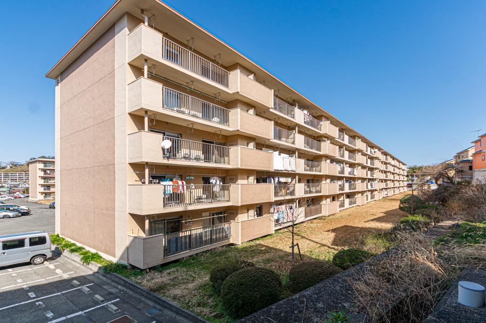Bright 2LDK Apartment in Koganecho - Photo 1