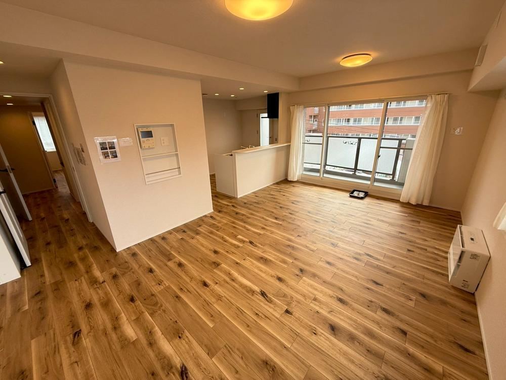Stylish 4LDK Apartment Near Sumikawa Station, Sapporo - Photo 1