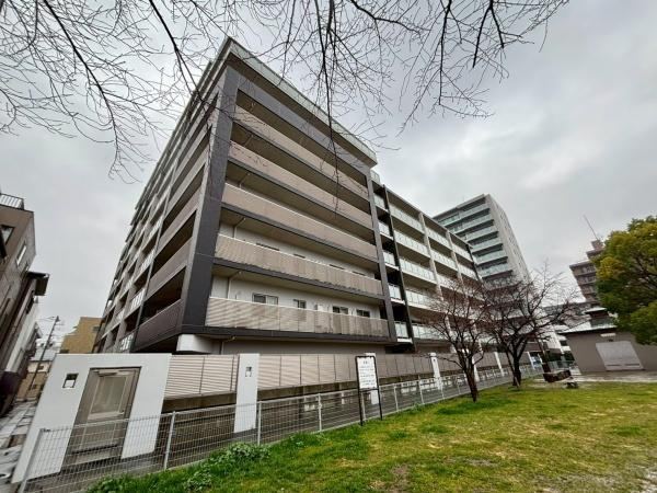 Bright 3LDK Apartment Steps from Kamou Station - Photo 1