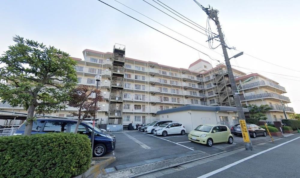 Stylish 2LDK Apartment with Rooftop Balcony - Photo 1