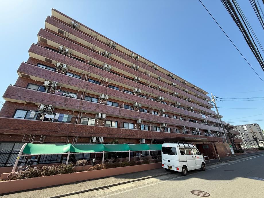 Renovated 3LDK Corner Apartment in Yamato - Photo 1