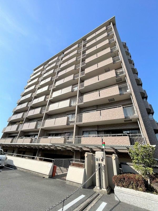4LDK apartment in Toyonaka, Osaka - Photo 1