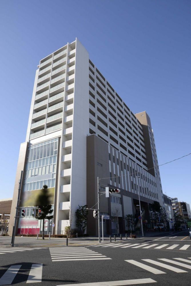 Spacious 3LDK Corner Unit in Kounosu - Photo 1