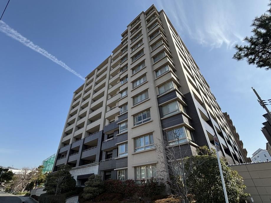 3LDK apartment in Higashinada Ward, Kobe, Hyogo - Photo 1