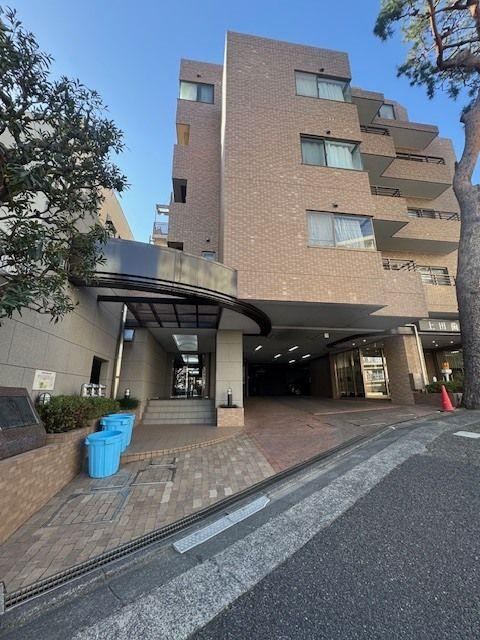 Cozy 1LDK Apartment Near Takahido Station - Photo 1