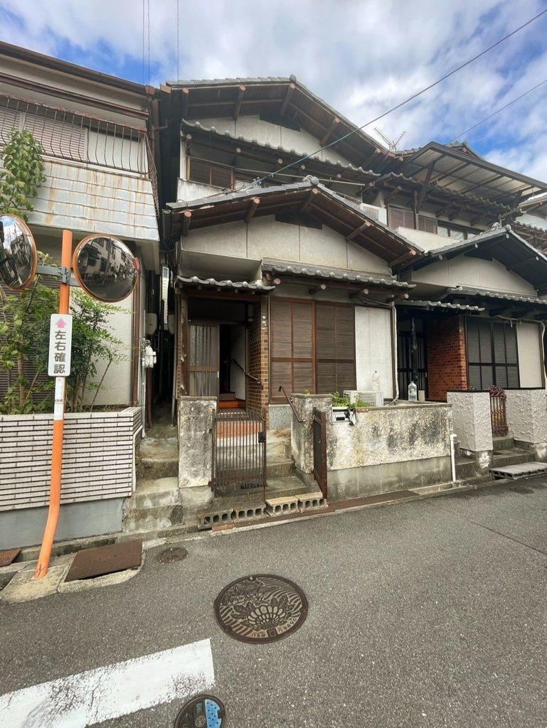 3DK house in Hirakata, Osaka - Photo 1