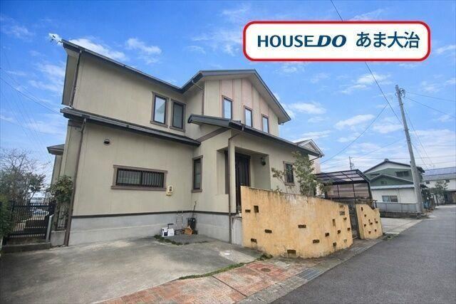 Elegant 4LDK House with South-Facing Garden in Ama - Photo 1