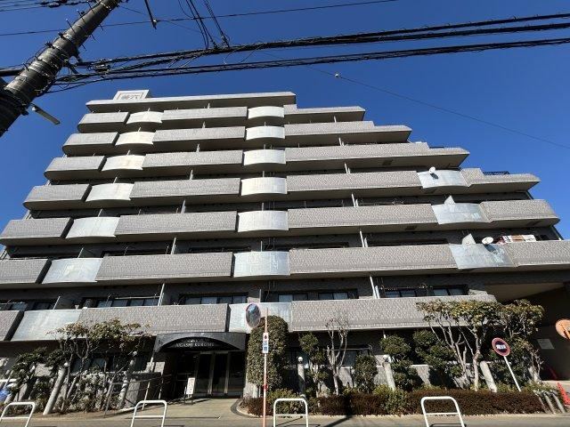 Modern 2LDK Apartment in Shinbori - Photo 1