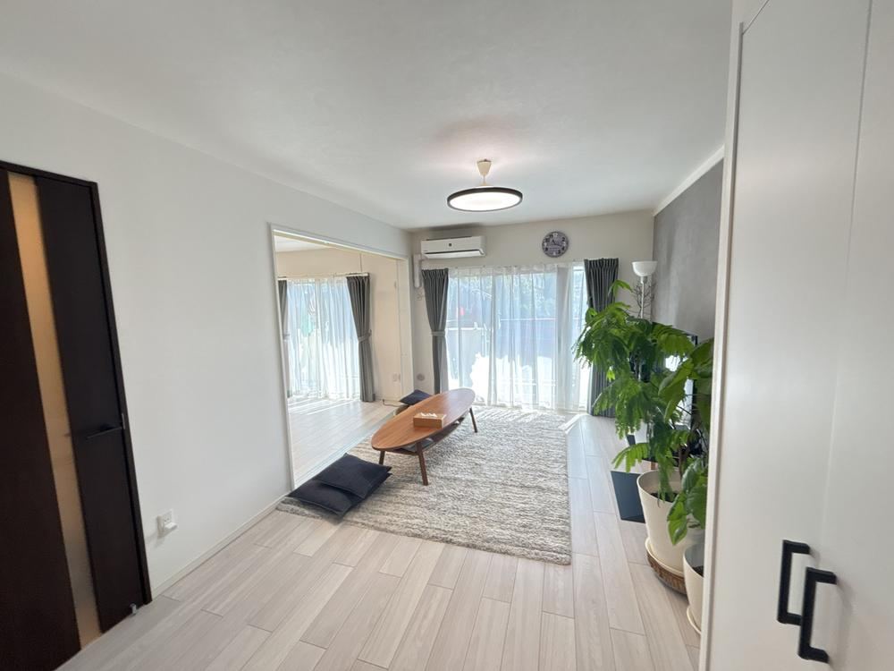 Bright 3LDK Corner Apartment in Eda Minami - Photo 1