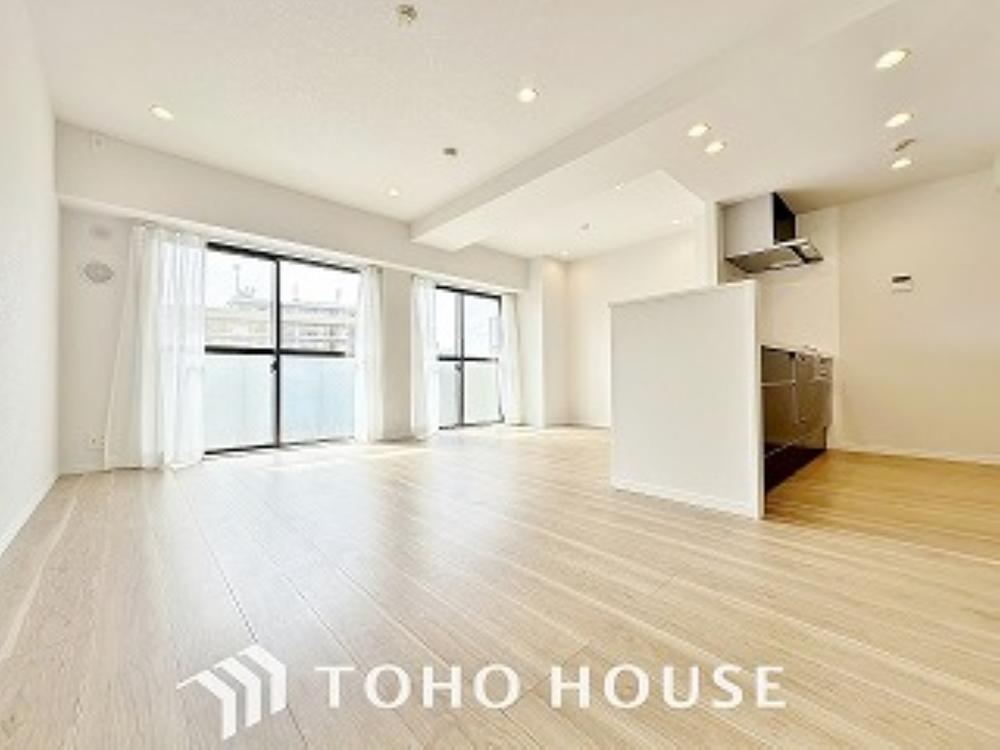 Spacious 3LDK Apartment with Rooftop Balcony - Photo 1