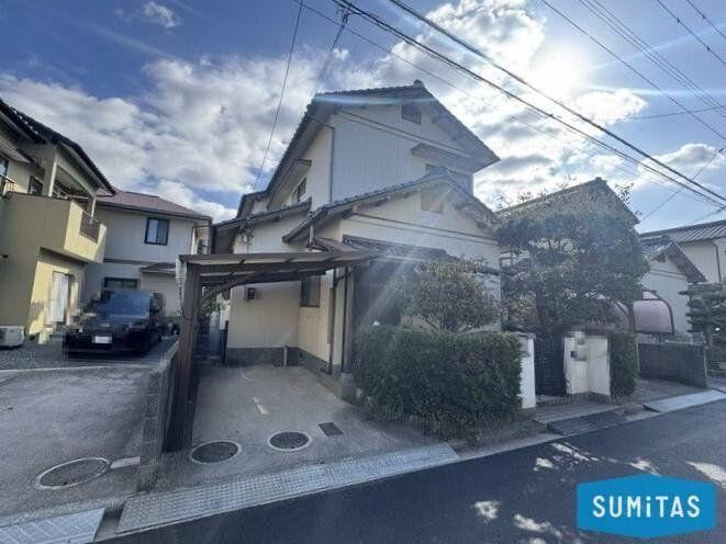 4LDK house in Matsuyama, Ehime - Photo 1