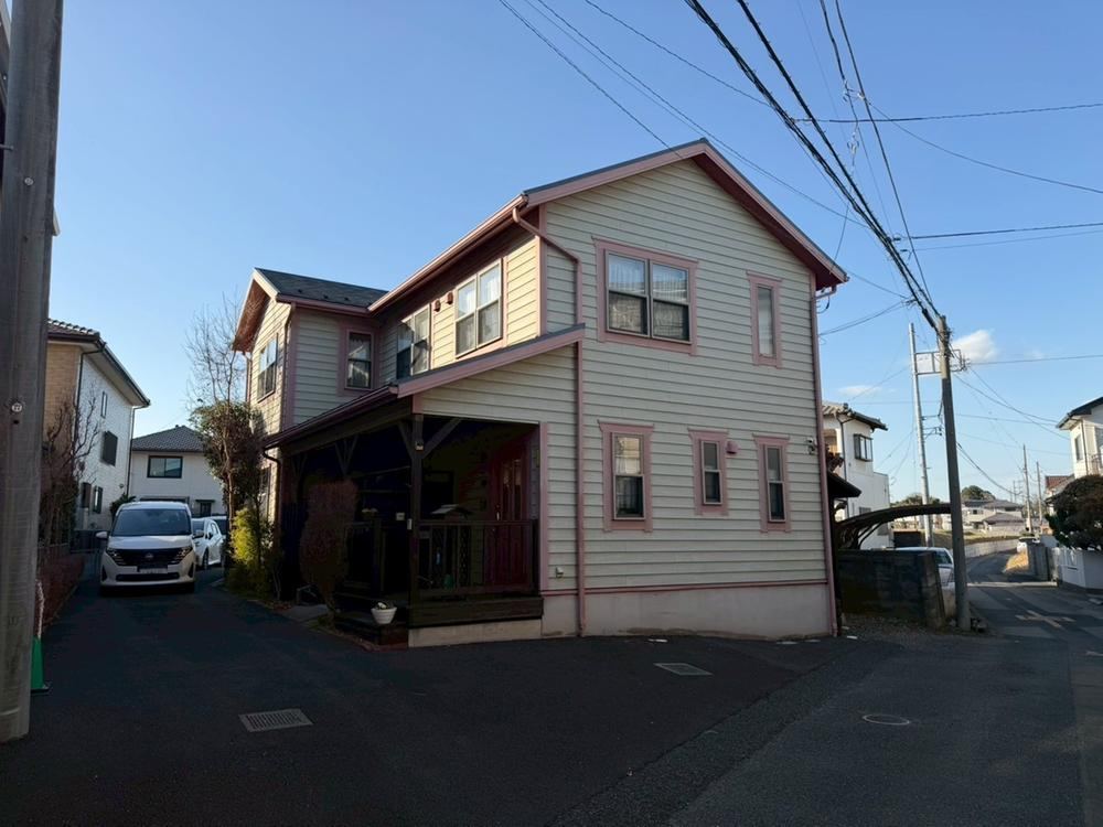 Spacious 4LDK+S House with Ample Parking - Photo 1