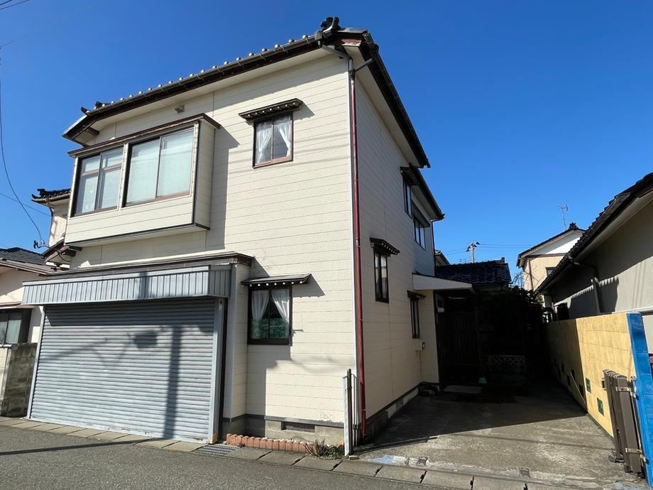 Comfortable Home with Garage in Serene Neighborhood - Photo 1