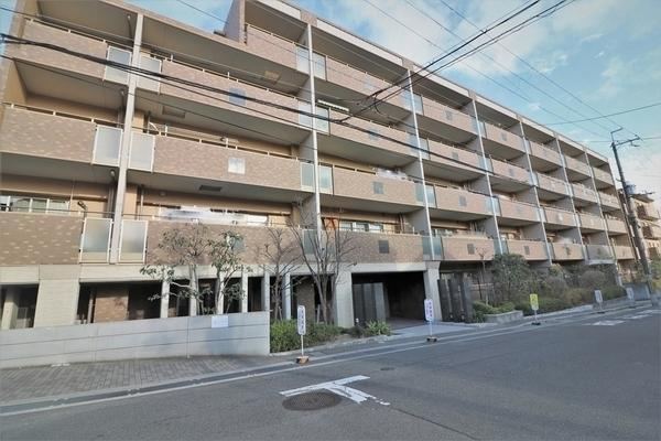 3LDK apartment in Hirakata, Osaka - Photo 1