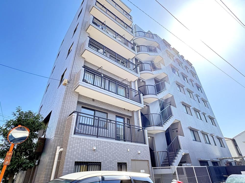 Renovated 2LDK Apartment Just 2 Minutes from Shibamata Station - Photo 1