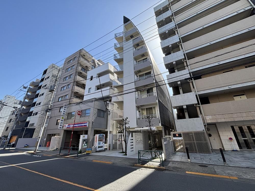 Spacious 2LDK Penthouse in Nakano - Photo 1