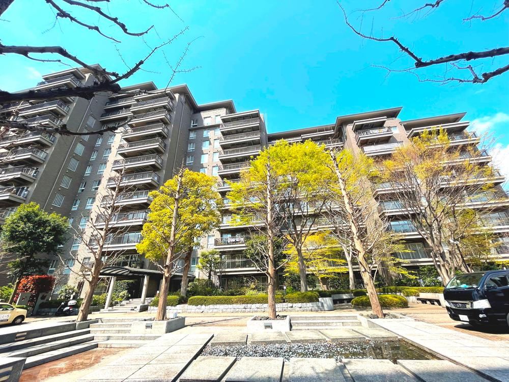 Pet-Friendly 2LDK Corner Apartment in Naruse - Photo 1