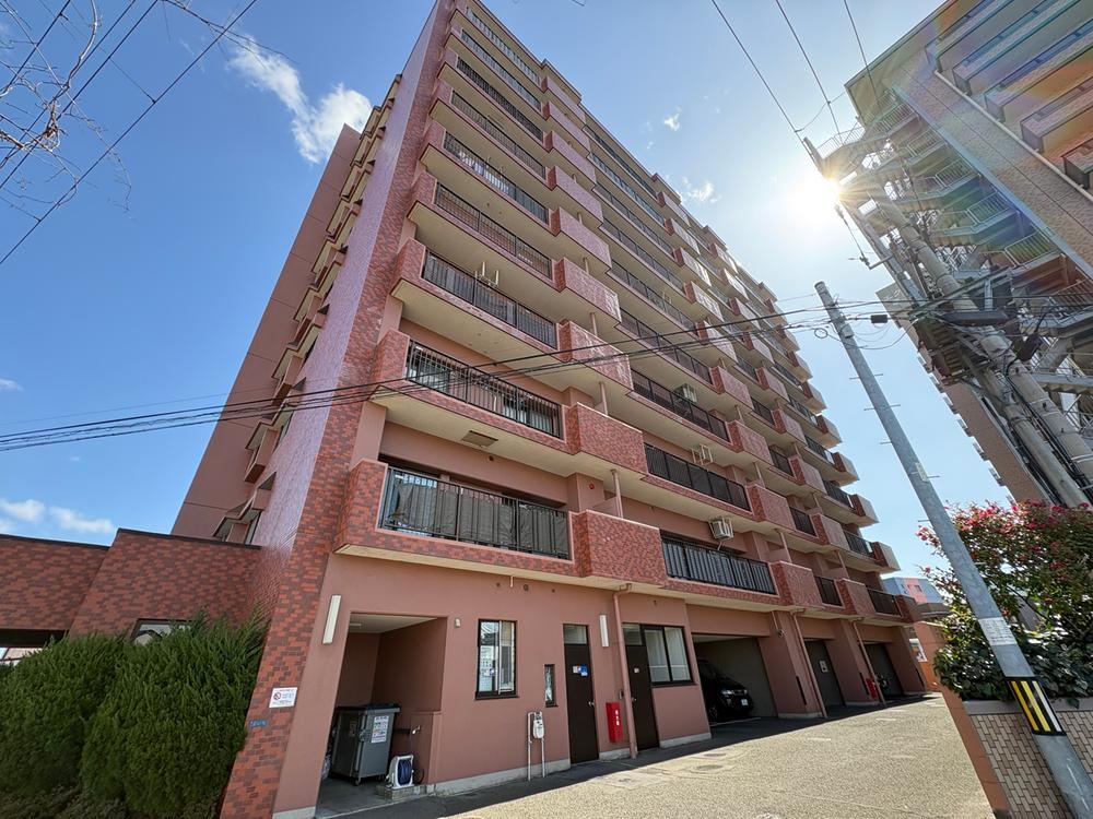 Corner 3LDK Apartment with Two Balconies - Photo 1