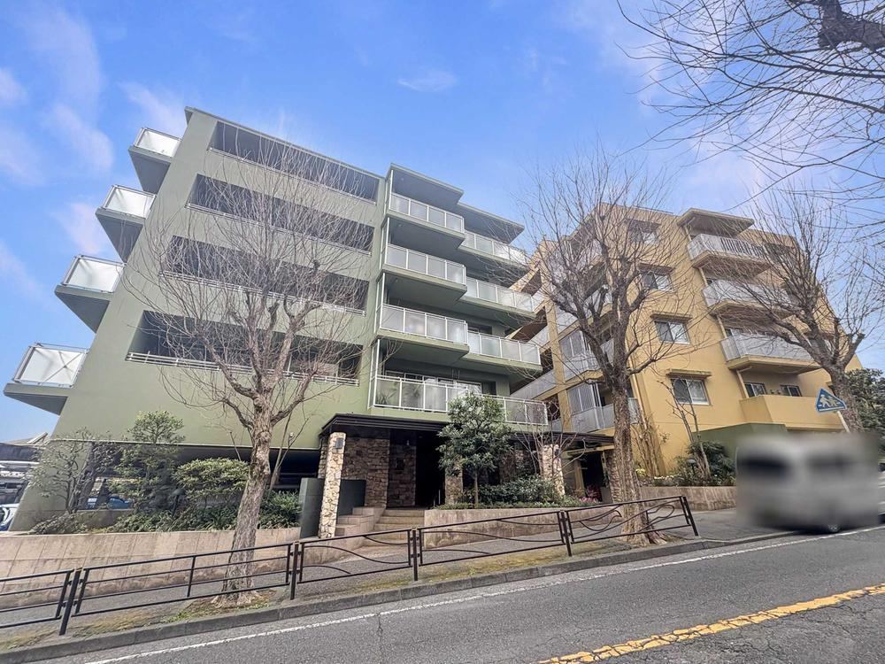 Spacious 4LDK Apartment with Roof Balcony - Photo 1