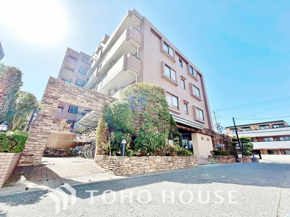 Renovated 3LDK Apartment Steps from Myoden Station - Photo 1