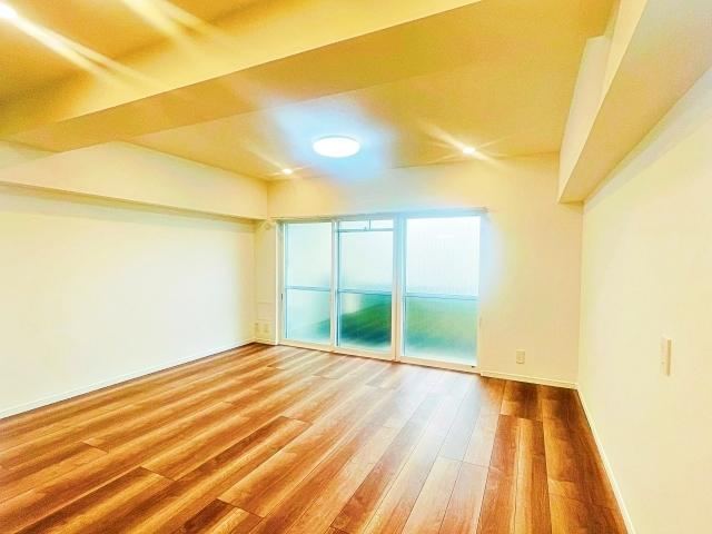 Bright 1LDK Apartment Near Kanamachi Station - Photo 1