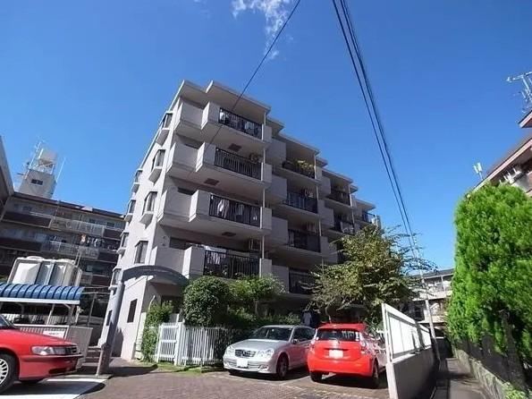 Renovation-Ready 3LDK Apartment in Kawasaki - Photo 1