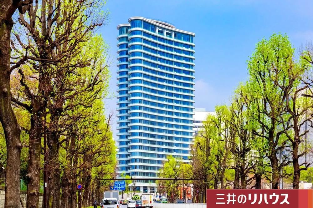 3LDK apartment in Minato Ward, Tokyo - Photo 1