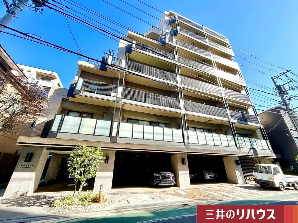 Elegant 2LDK Apartment Near Nezu Station - Photo 1