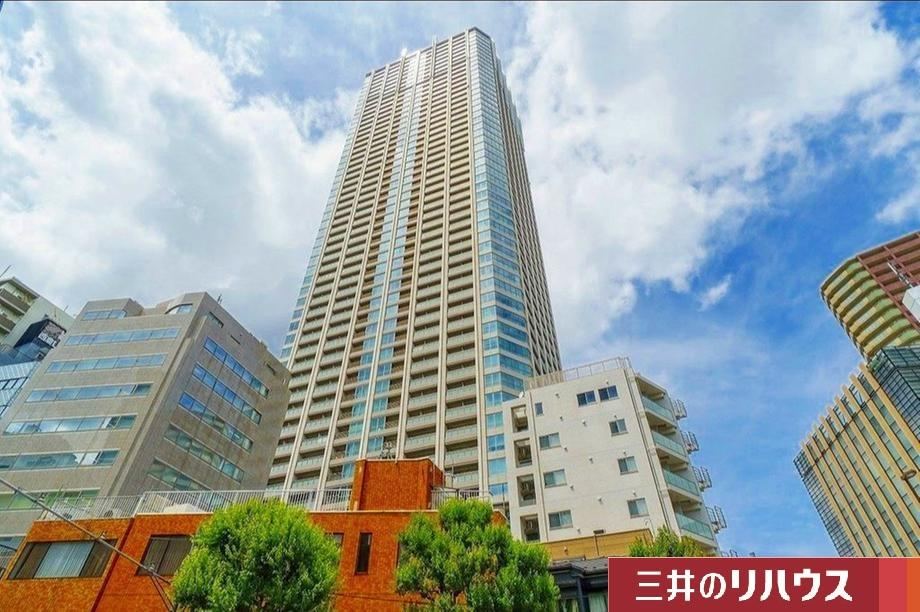 3LDK apartment in Shinjuku Ward, Tokyo - Photo 1