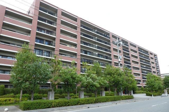 Bright 4LDK Apartment Near Minami-Koshigaya Station - Photo 1