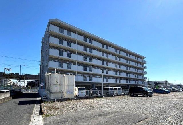 Renovated 3LDK Corner Apartment in Kuki - Photo 1