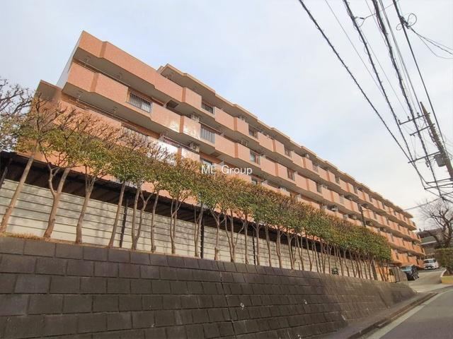 Spacious 2LDK Apartment with Rooftop Balcony - Photo 1