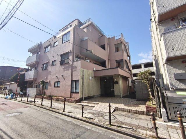 Sunny 3DK Apartment with Convenient Access - Photo 1