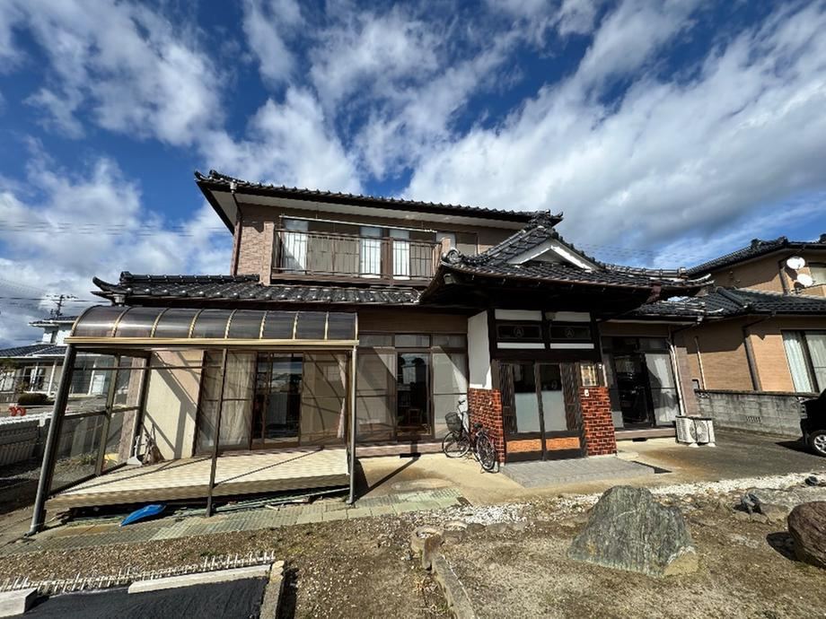 Spacious 6DK House in Iwanuma - Photo 1