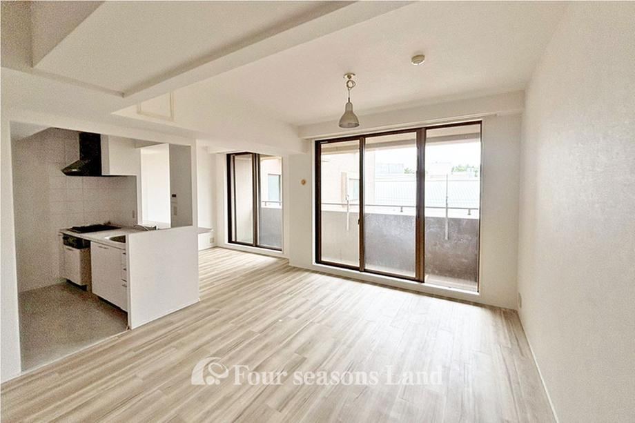 Bright 2LDK Apartment Near Hiratsuka Station - Photo 1