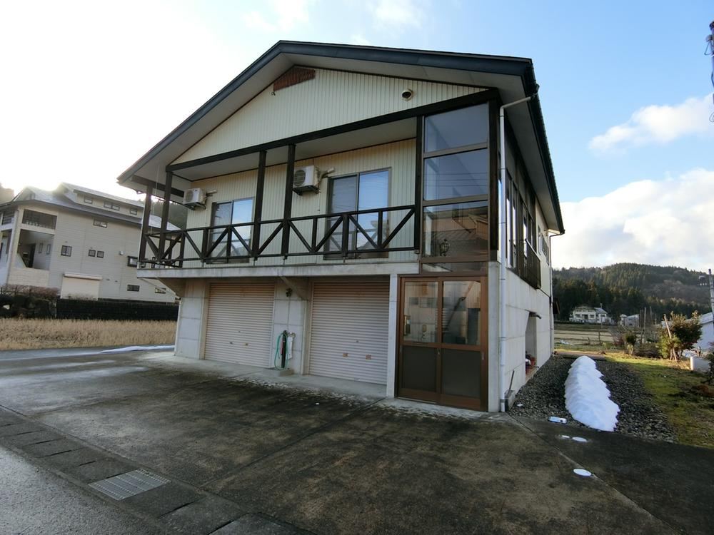 Elevated 3LDK House with Parking for 5 Cars - Photo 1