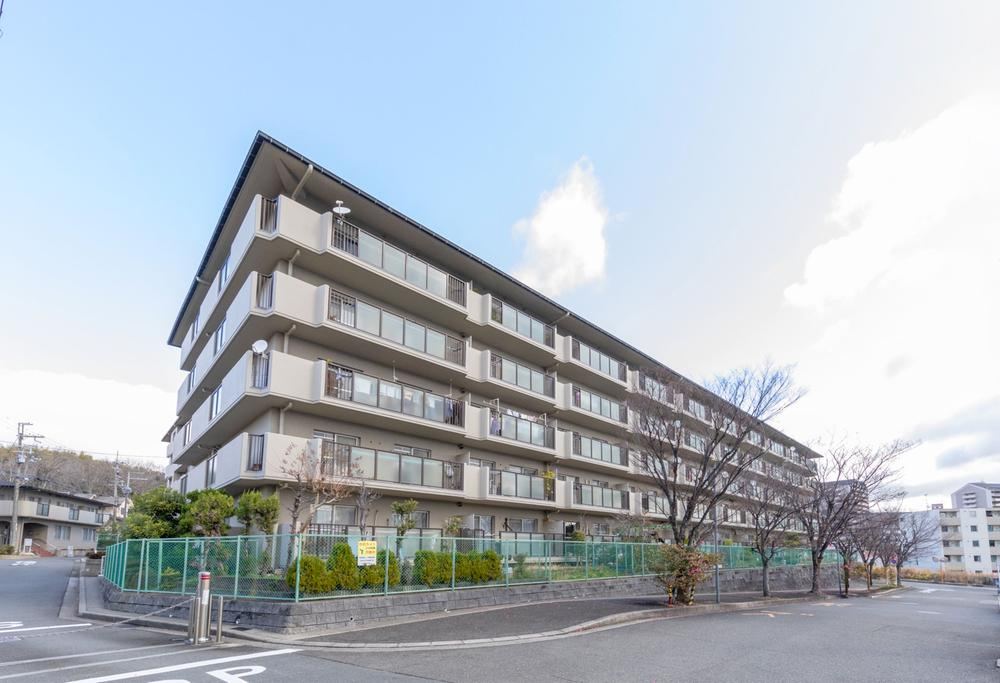 3LDK apartment in Takatsuki, Osaka - Photo 1