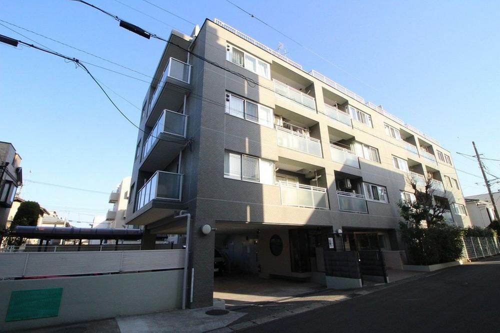 Corner 3LDK Apartment Just 4 Minutes from Chuo-Rinkan Station - Photo 1