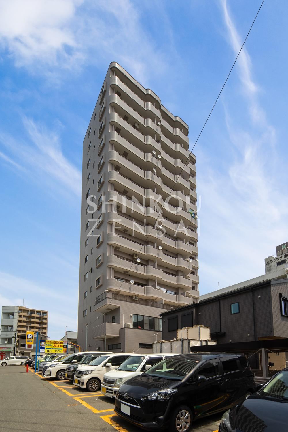 Spacious 2LDK Apartment with Large Living Room - Photo 1