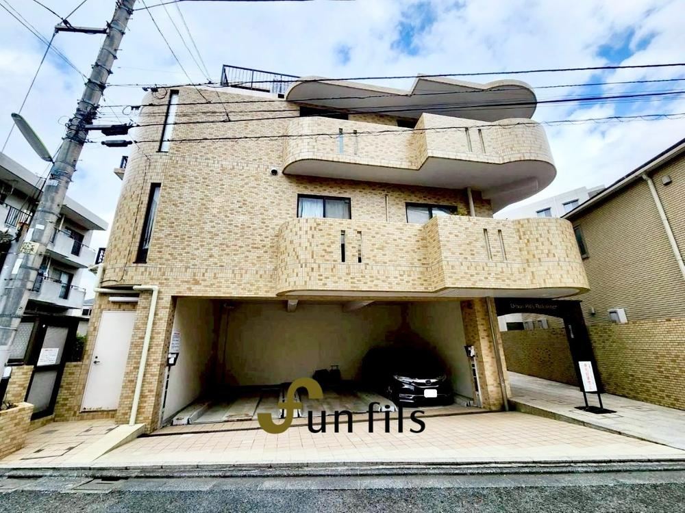 Top Floor 3LDK Apartment Near Roka Park Station - Photo 1